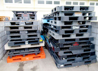 Conversion of waste pallets into raw materials for recycled resin raw with a low waste disposal cost.